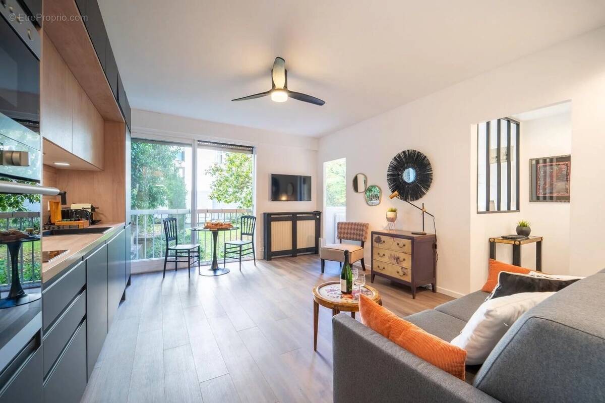 Appartement à PARIS-16E