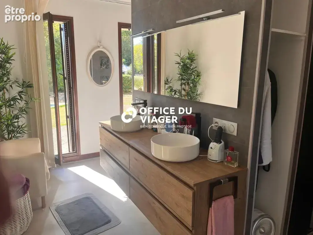 Maison - 6 pièces - 260 m² - photo 12