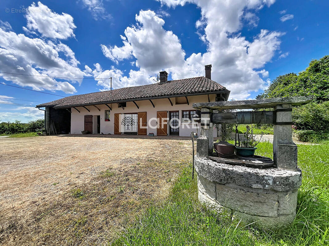 Maison à DOMMARTIN-LES-CUISEAUX