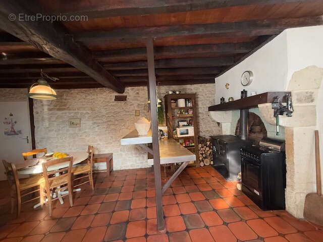 Maison à BELLENAVES