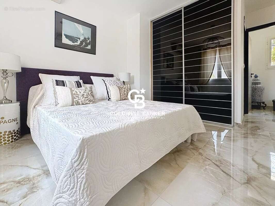 Hauteurs PUGET-SUR-ARGENS – Var est balnéaire Villa de prestige de 245 m² entourée d’un terrain paysager de 5 137 m² - photo 25