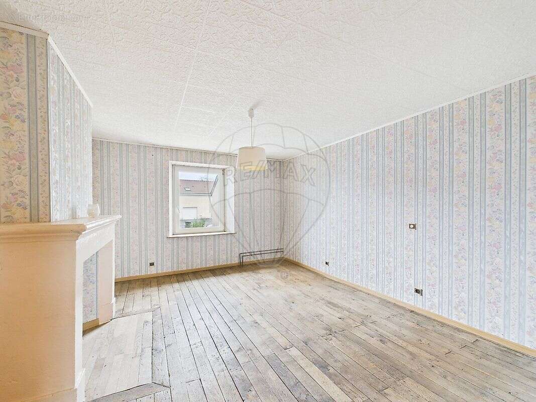 Maison à COSNES-ET-ROMAIN