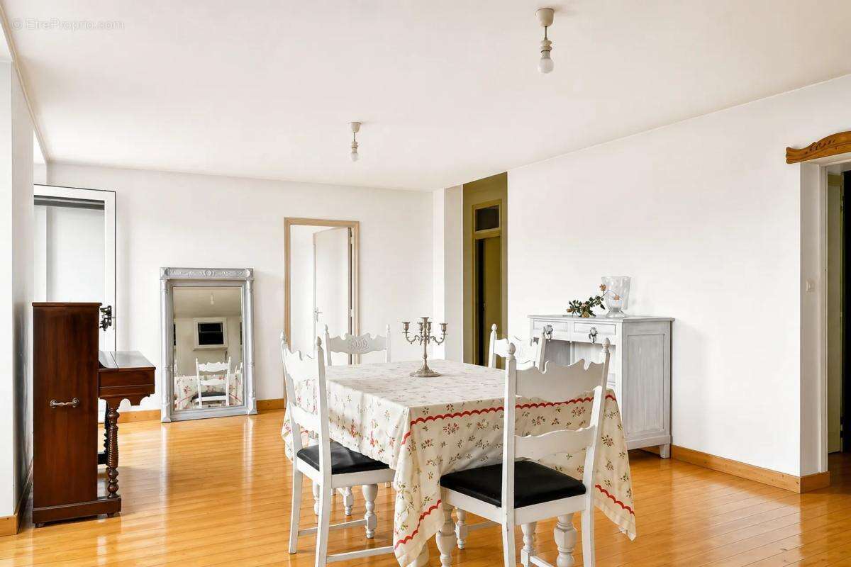 Maison de maître de 222m² à Pergain-Taillac - photo 8
