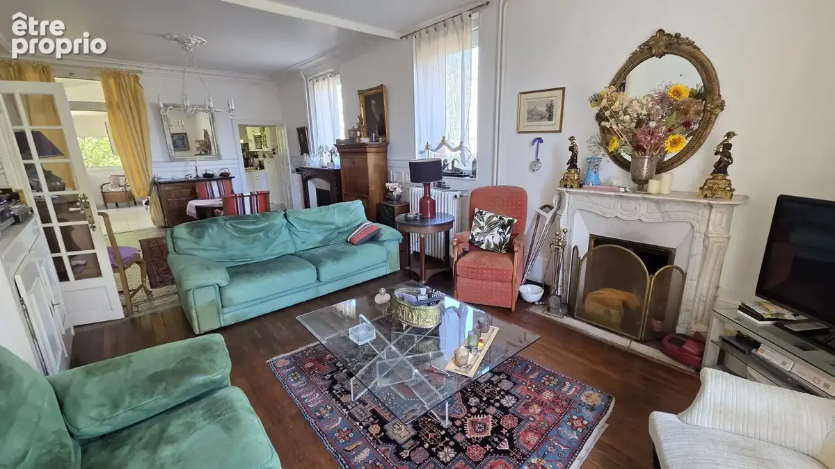 Maison de caractère    205 m2   5 chambres   Jardin arboré - photo 2