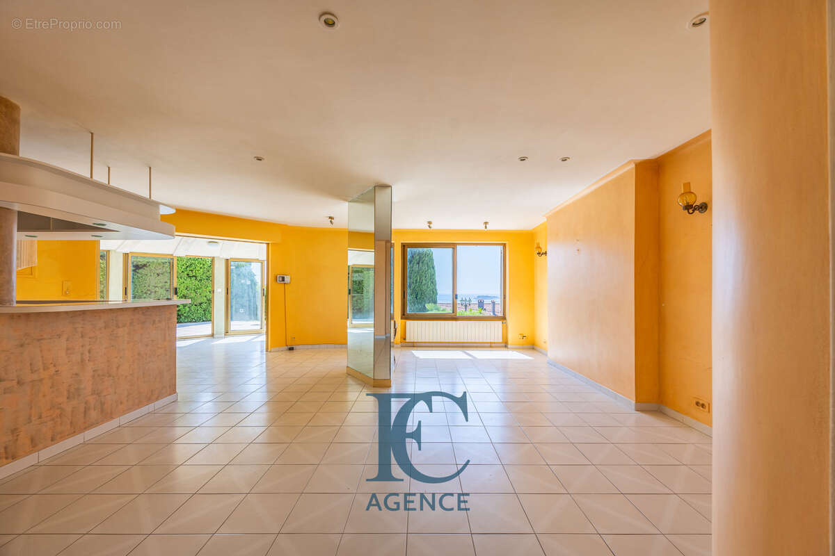 Sanary-Sur-Mer, Villa vue Mer 5 chambres, - photo 4