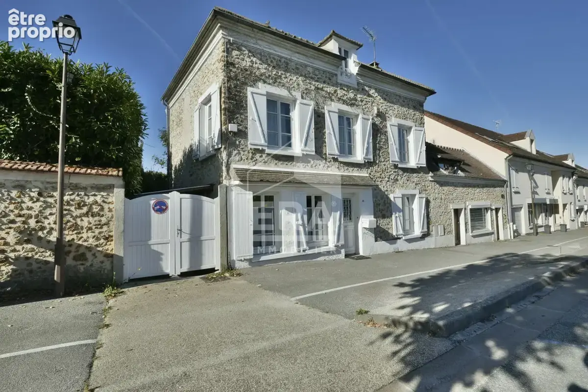 Photo Maison à Jouars-Pontchartrain au prix de 456 000€