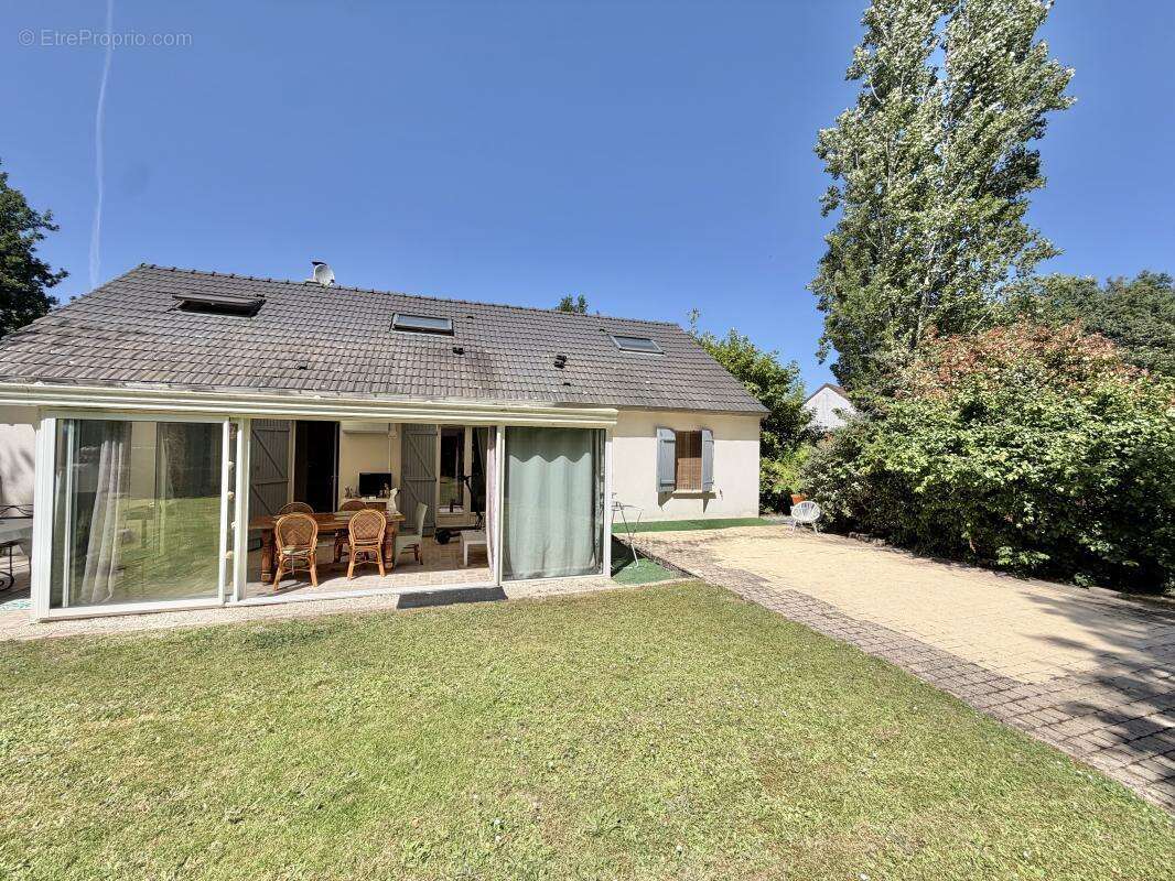 Maison à LA GUERCHE-SUR-L'AUBOIS
