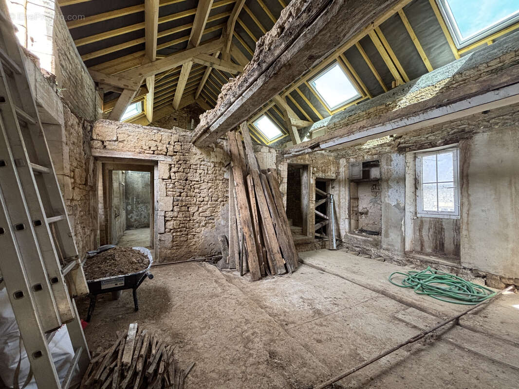 Maison en pierre à rénover - photo 11