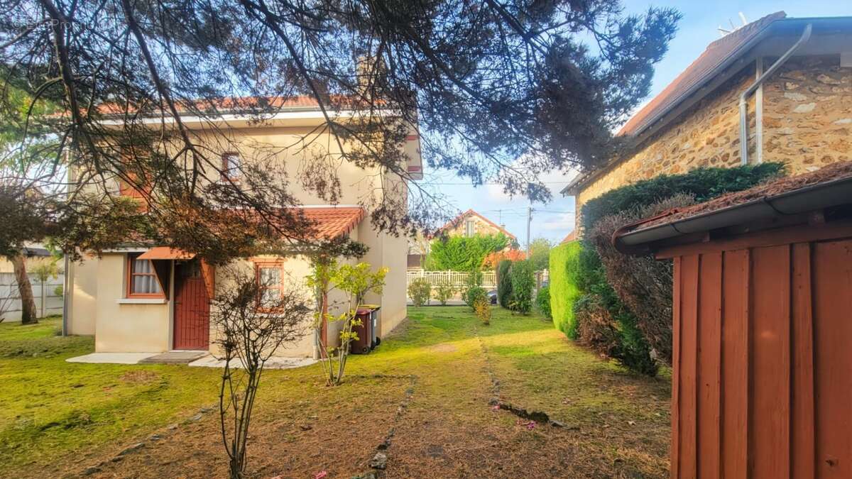 Maison à VAIRES-SUR-MARNE