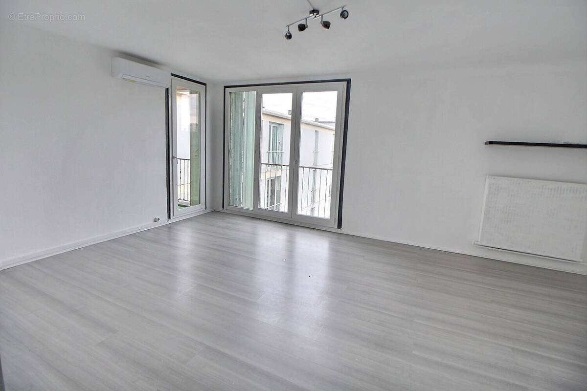 Appartement à PIERRELATTE