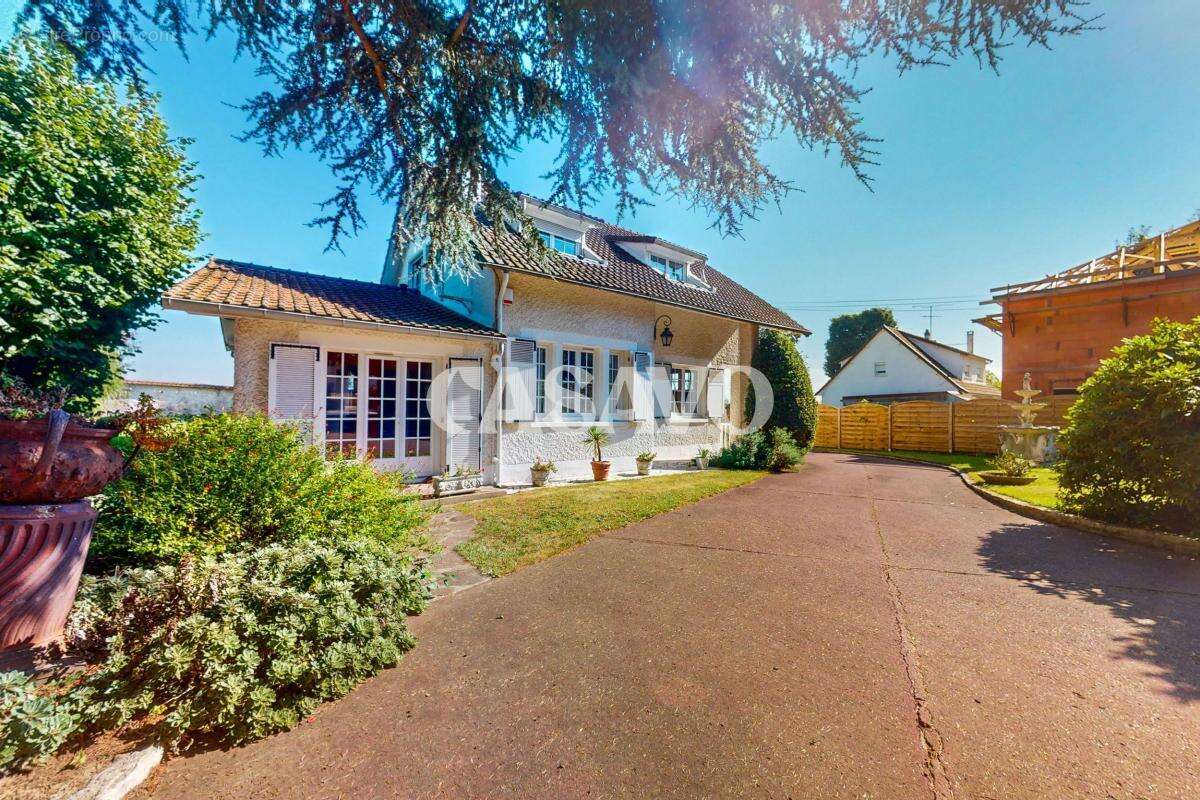 Maison à BOUFFEMONT