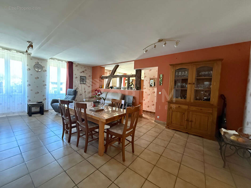 Maison à LAVAU