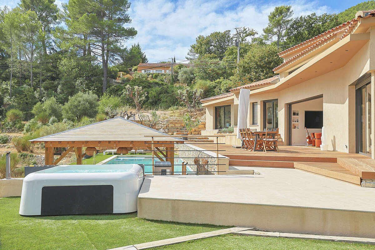 Maison à SOLLIES-VILLE