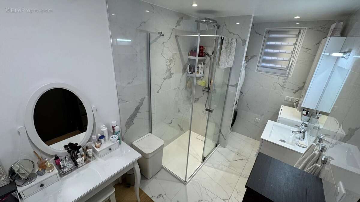 Appartement à SAINT-LAURENT-DU-VAR