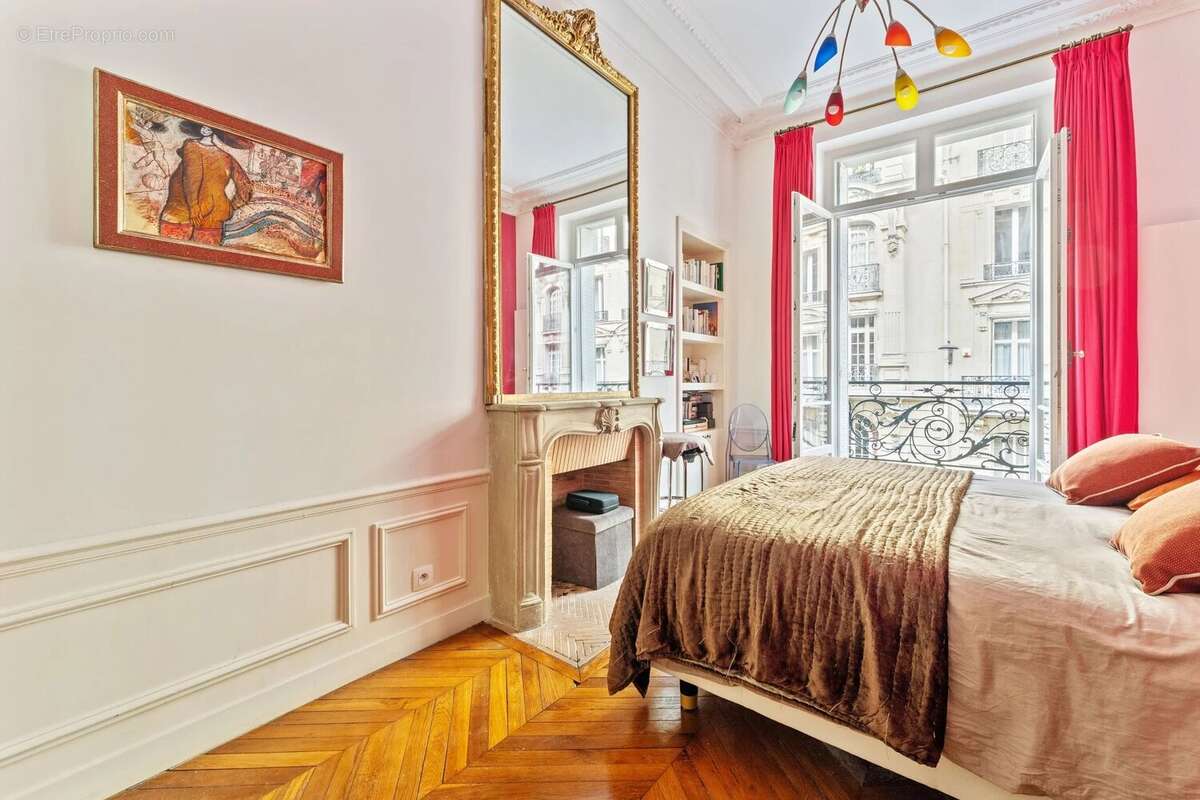 Appartement à PARIS-16E