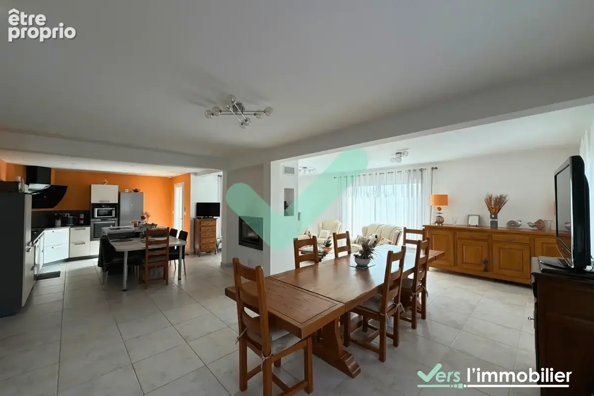 Belle maison contemporaine de 194 m2 de 2015 avec 4 chambres, sous sol et garages - photo 4