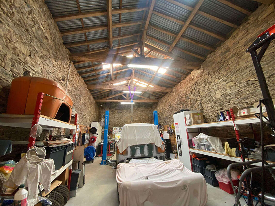 Maison à LA CHAIZE-LE-VICOMTE
