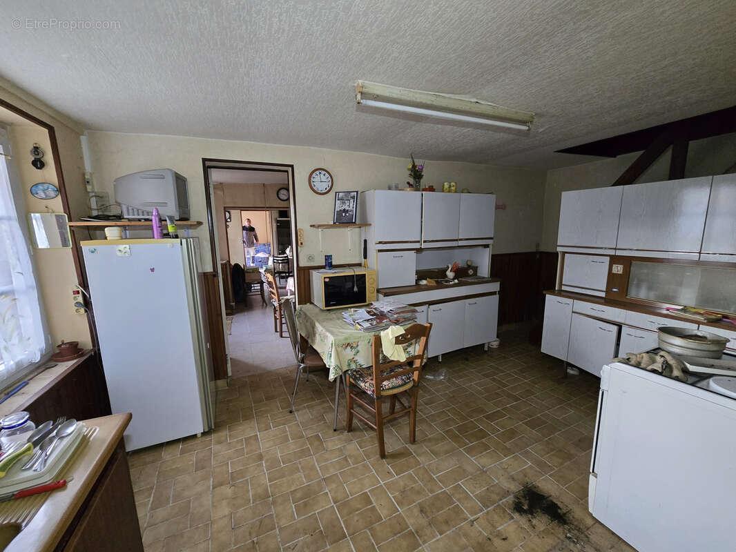 Maison à LA CHAPELLE-SAINT-LAURIAN