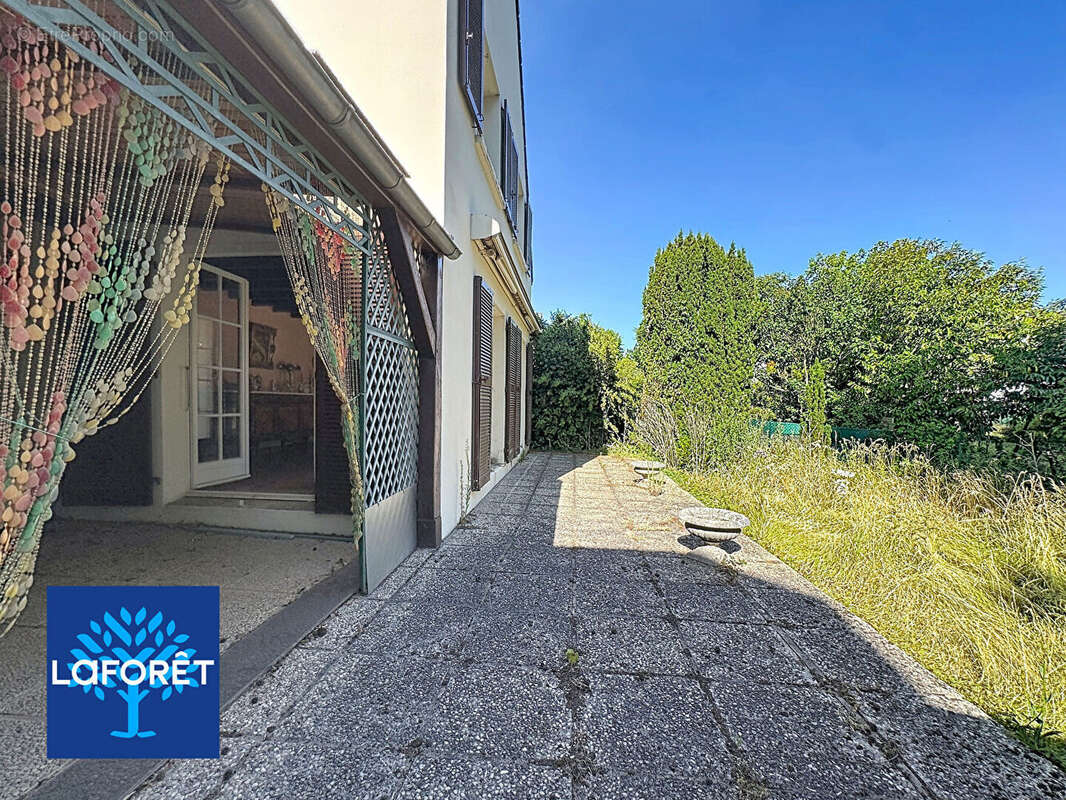 Lisses - Maison individuelle 5 pièces 91.66m² (129.34m² au sol) + terrain de 329m² - photo 14