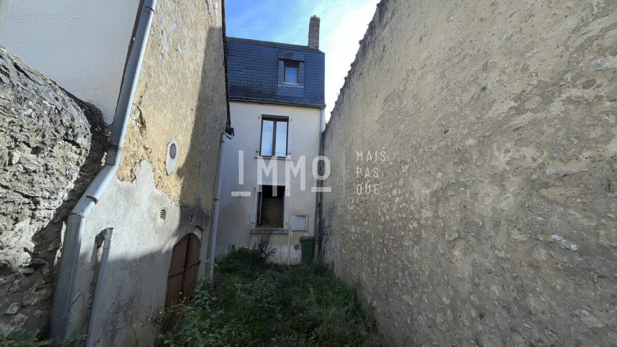 Maison à SAINT-CALAIS