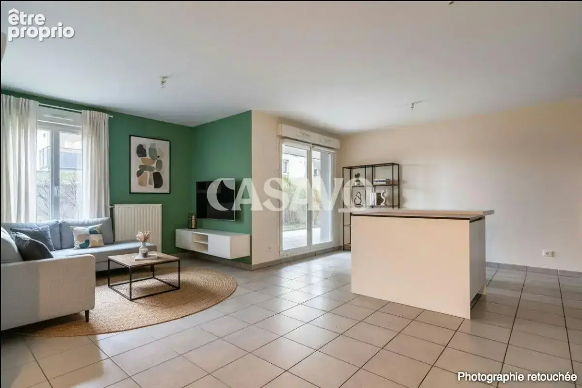 Vente Appartement 3 pièces de 65m² - 69800 Saint-Priest - photo 2