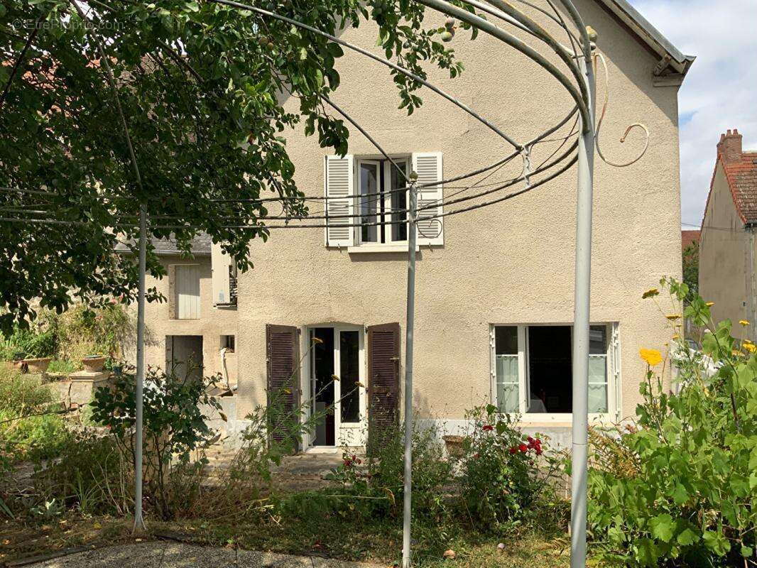 Maison à CHENERAILLES