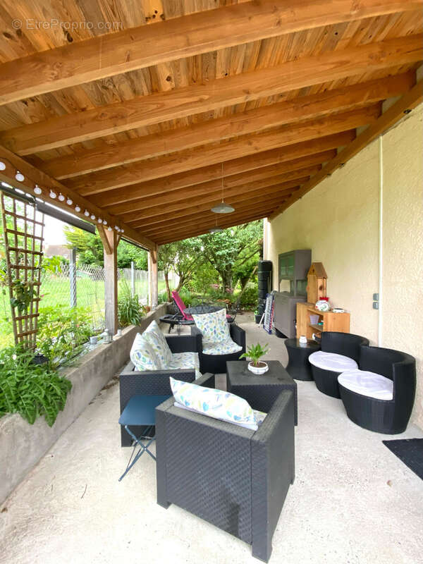 Maison à CREUZIER-LE-VIEUX