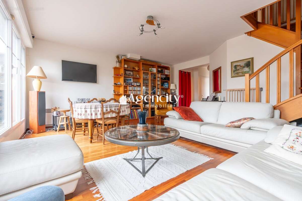 4 Pièces Bailly Séjour 2 - Appartement à BAILLY-ROMAINVILLIERS