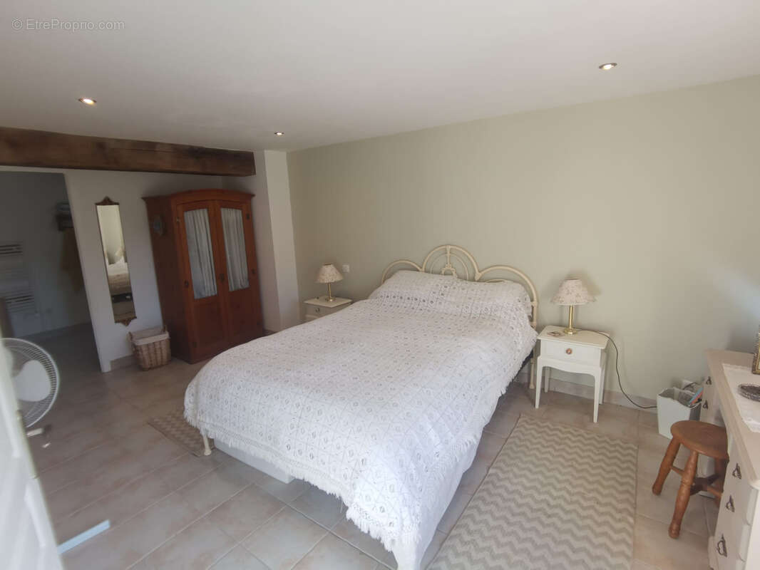 Maison à CHERVES-CHATELARS