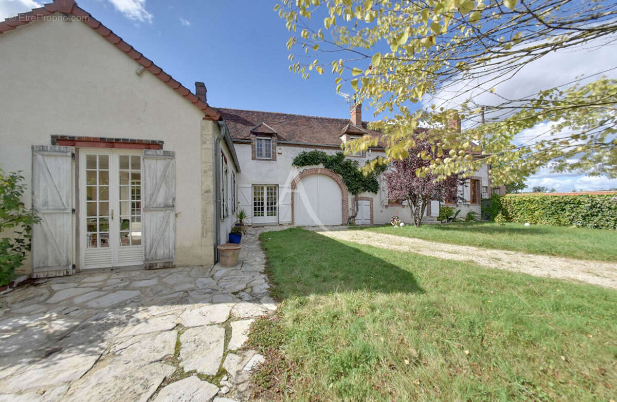 Maison à FLEURY-LA-VALLEE