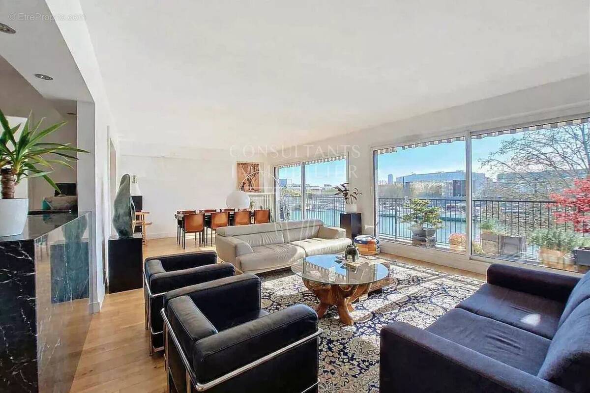 Appartement à PARIS-16E