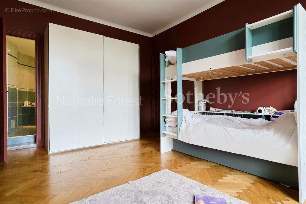 Croisé Laroche – Appartement de caractère rénové avec soin, beaux volumes et prestations contemporai - photo 13