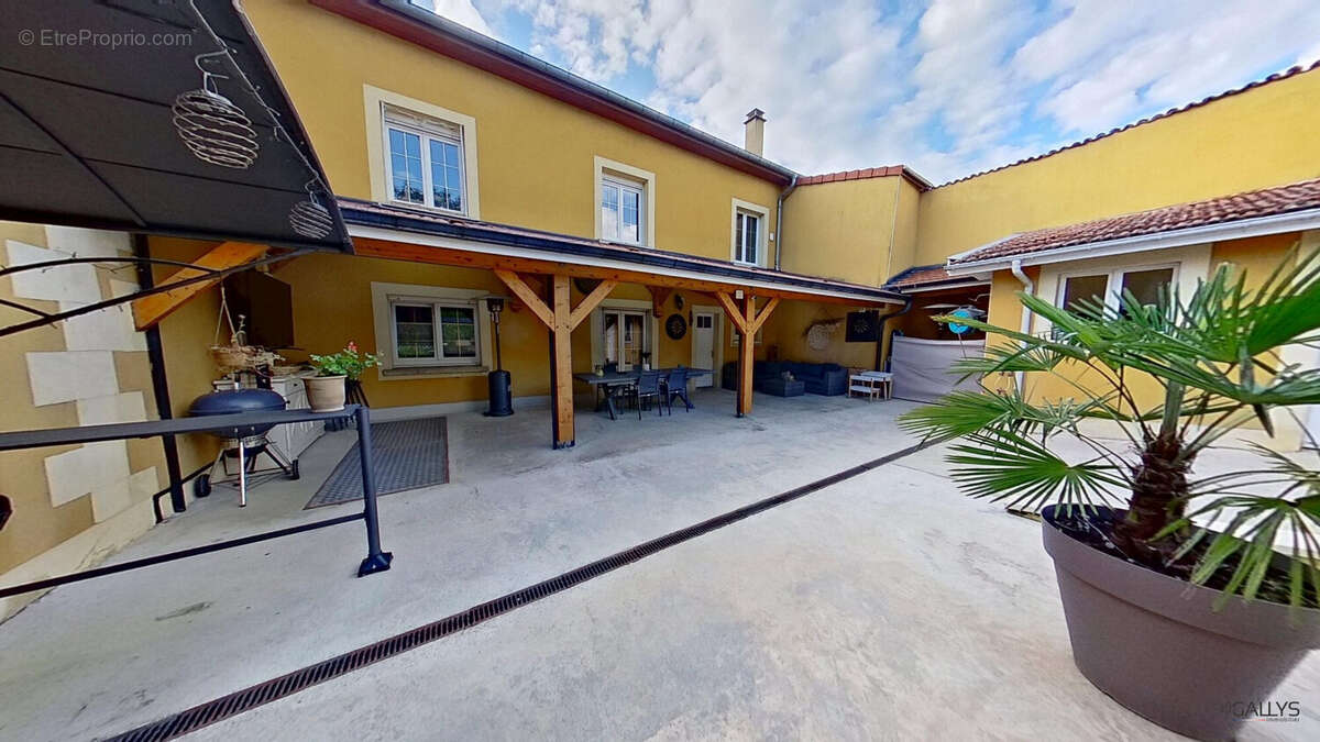 Maison à SORCY-SAINT-MARTIN