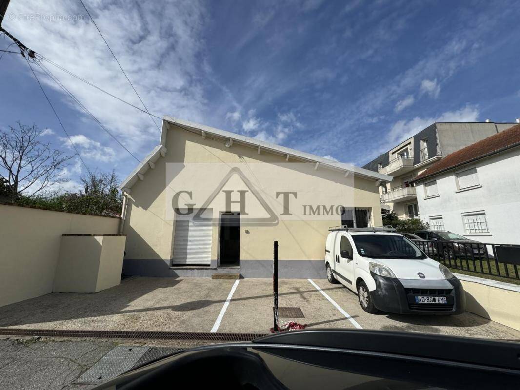 Commerce à VILLENEUVE-LE-ROI