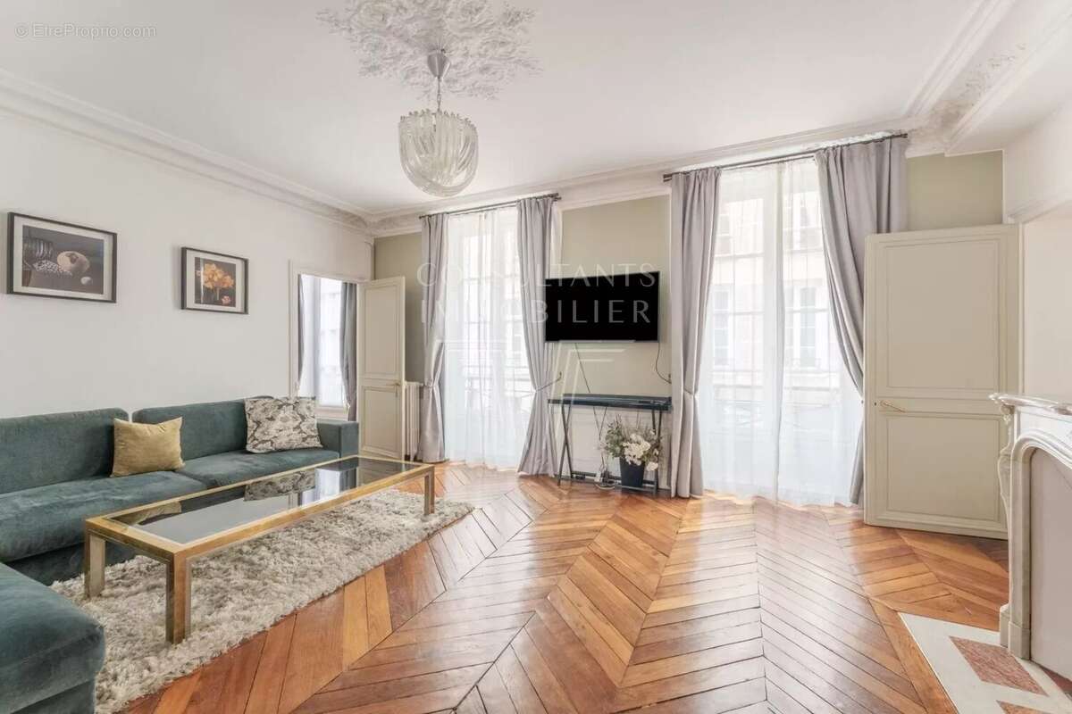 Appartement à PARIS-7E