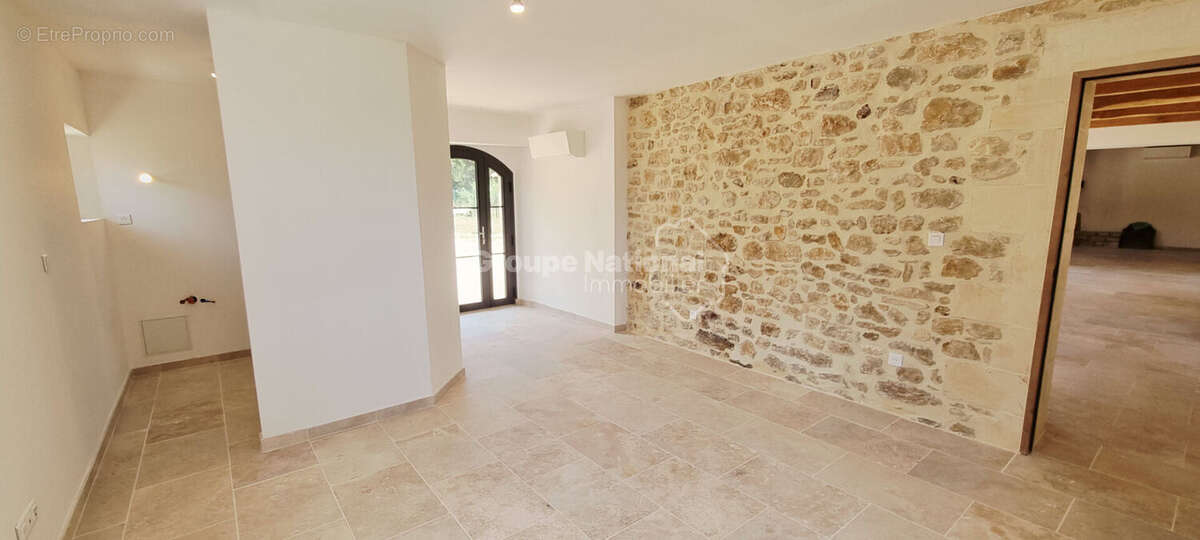 Mas rénové  sur 3 000m² de terrain - photo 7