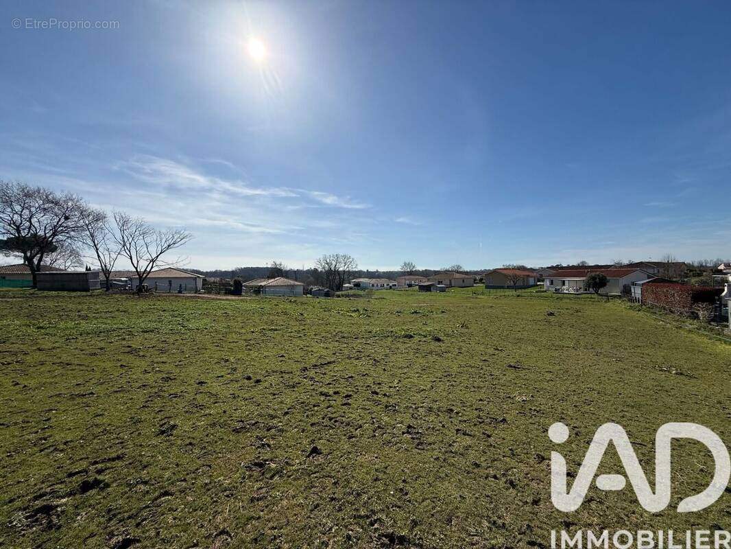Photo 1 - Terrain à POUILLON