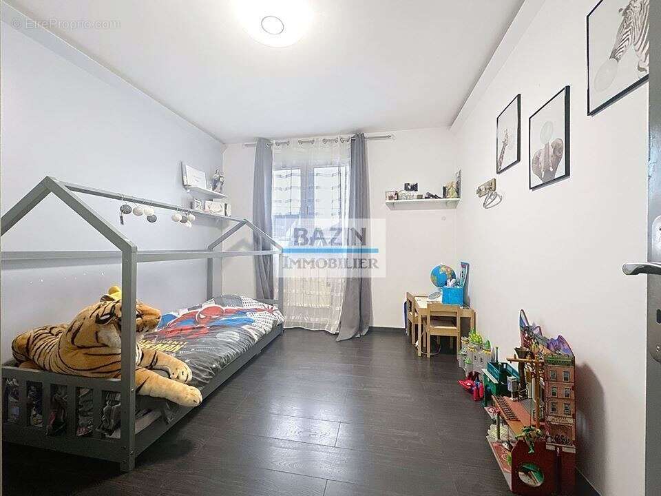 Maison à SAINTE-GENEVIEVE-DES-BOIS