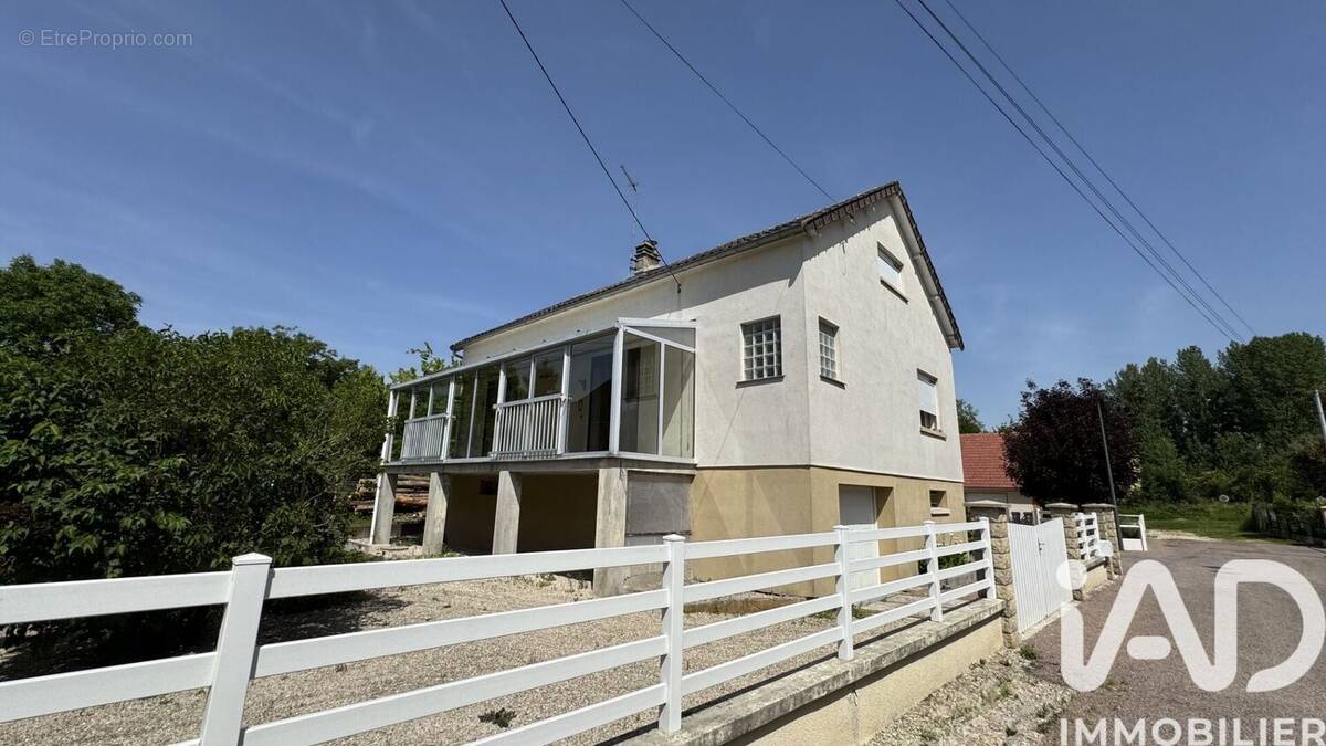 Photo 1 - Maison à MAIZIERES-LA-GRANDE-PAROISSE