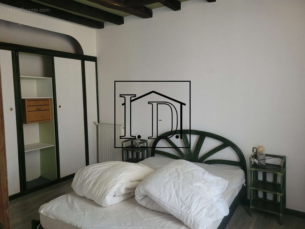 MP : chambre 1 - Maison à SAINT-CERNIN-DE-LABARDE