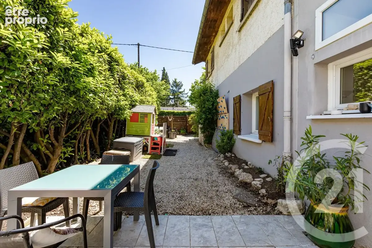 Appartement 83 m² à Fontaine  - photo 18