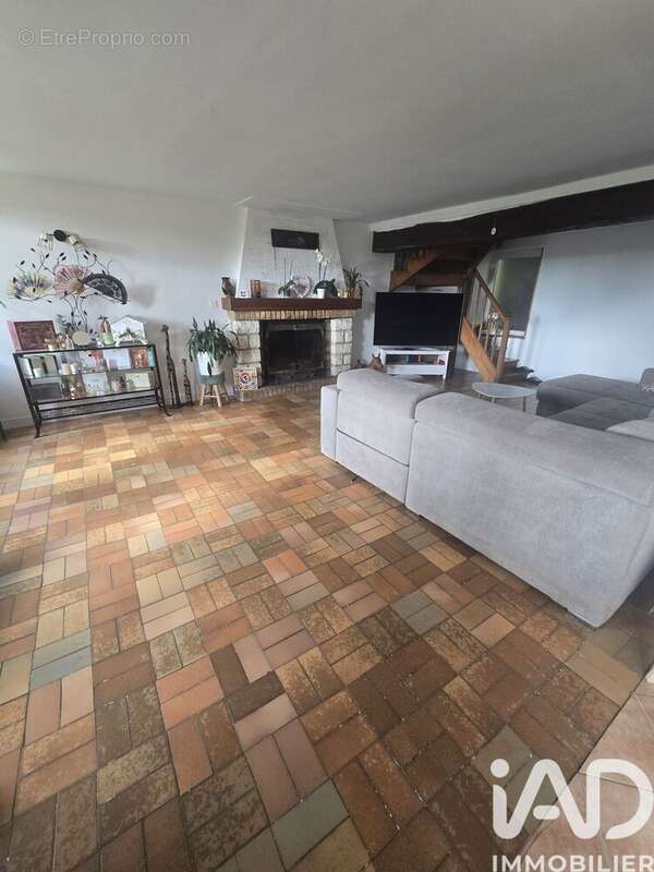Maison 163 m² à Conde-En-Brie  - photo 6