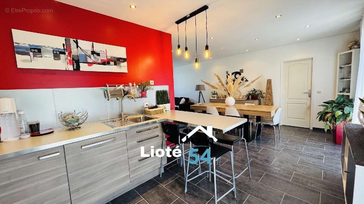 Maison à CREVECHAMPS