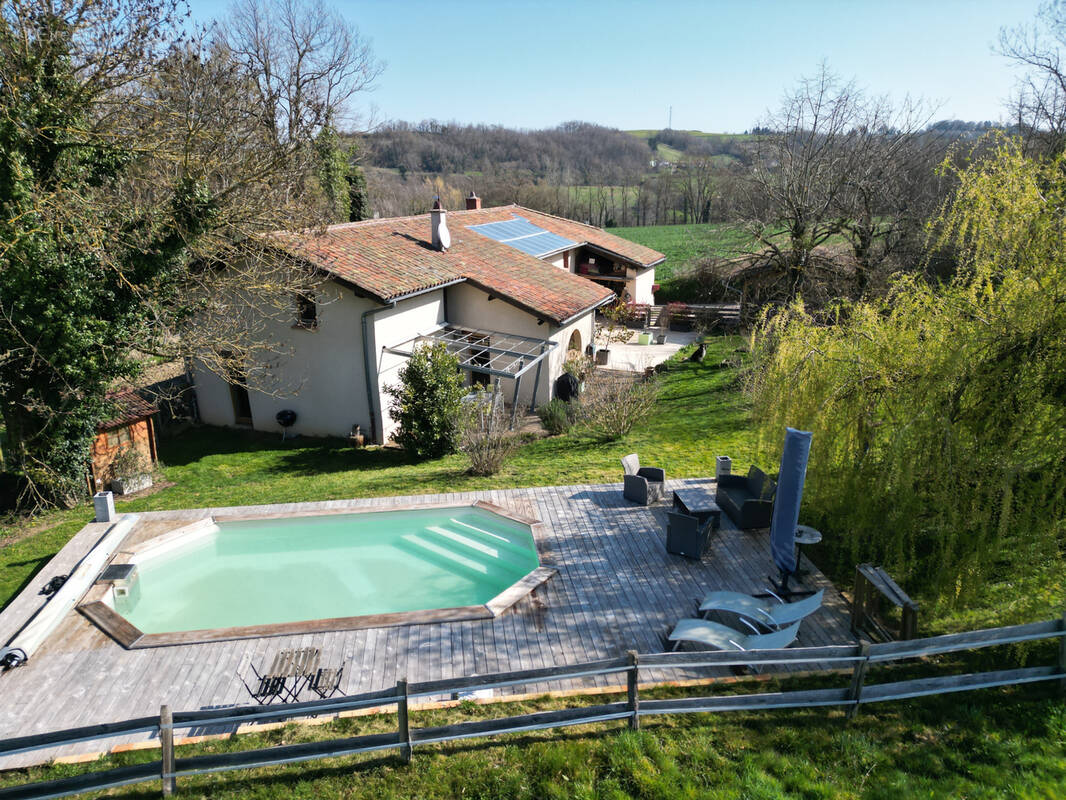 Maison à VILLENEUVE-DE-MARC