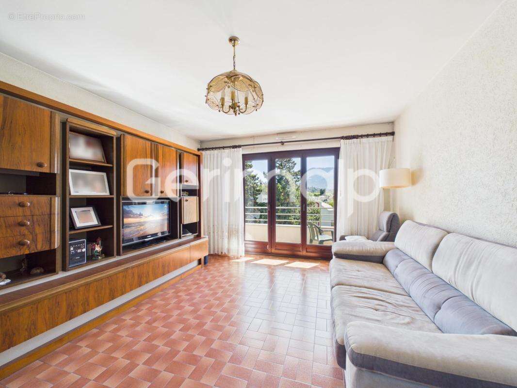 Vente - Appartement - 4 pièces + cuisine - 82 m² - 371 000 € - - photo 3