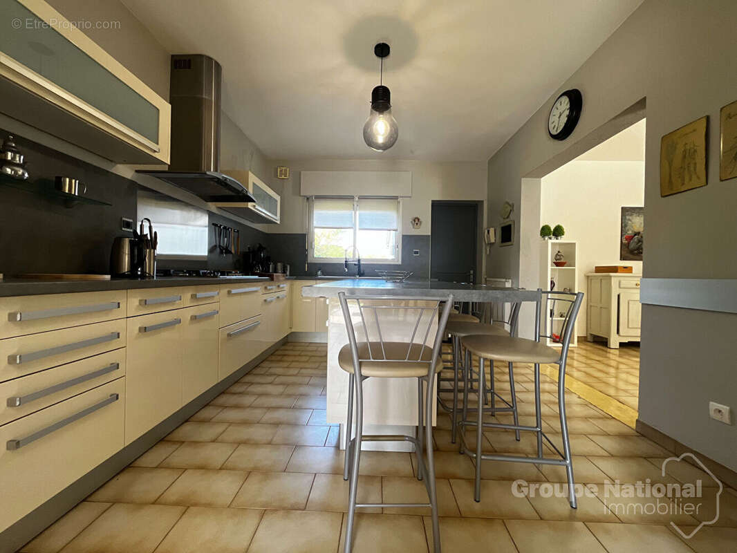 Maison 182 m2 -  4 chambres sur 3500m2 de terrain avec piscine - photo 7