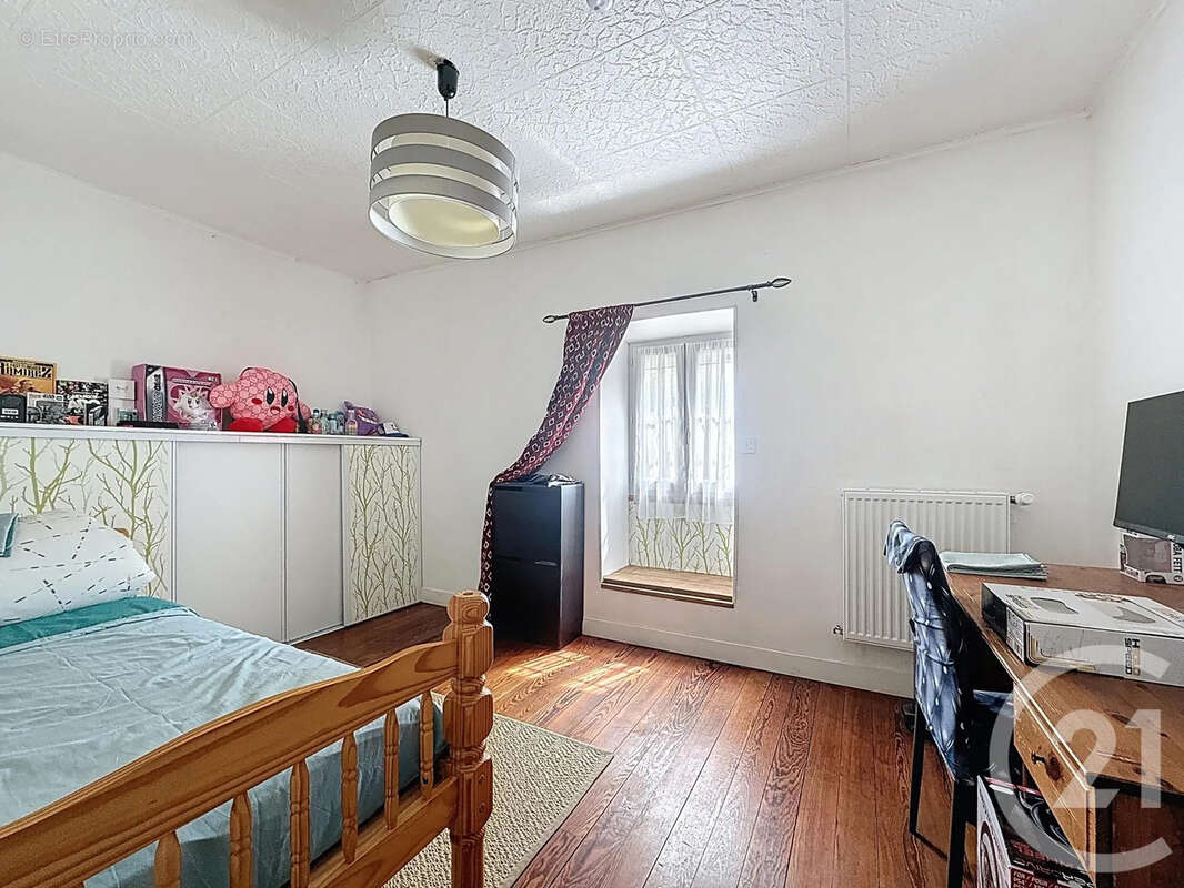 Maison à BELLENOT-SOUS-POUILLY