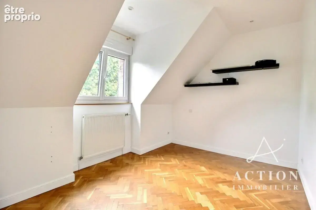 Maison individuelle 128 m², fond d'allée privée, charmante et lumineuse – 3 chambres et bureau - Jardin - Garage et 4 parking -  - photo 10