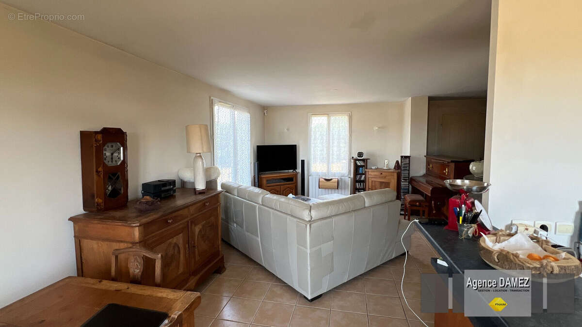 SAINVILLE (28700) - Maison de plain-pied de 2008 - 80 m² - 2 chambres - Terrain de 1 100 m² - Double garage - Greniers aménageab - photo 6