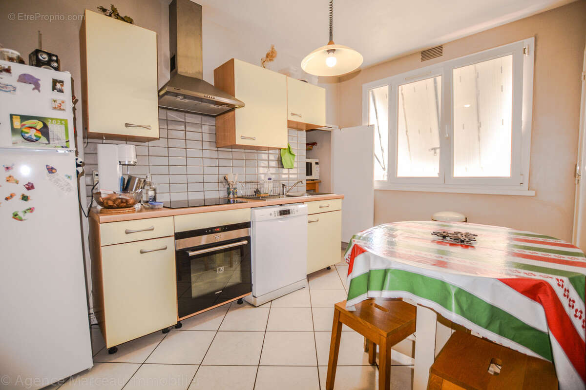 Appartement à COURBEVOIE